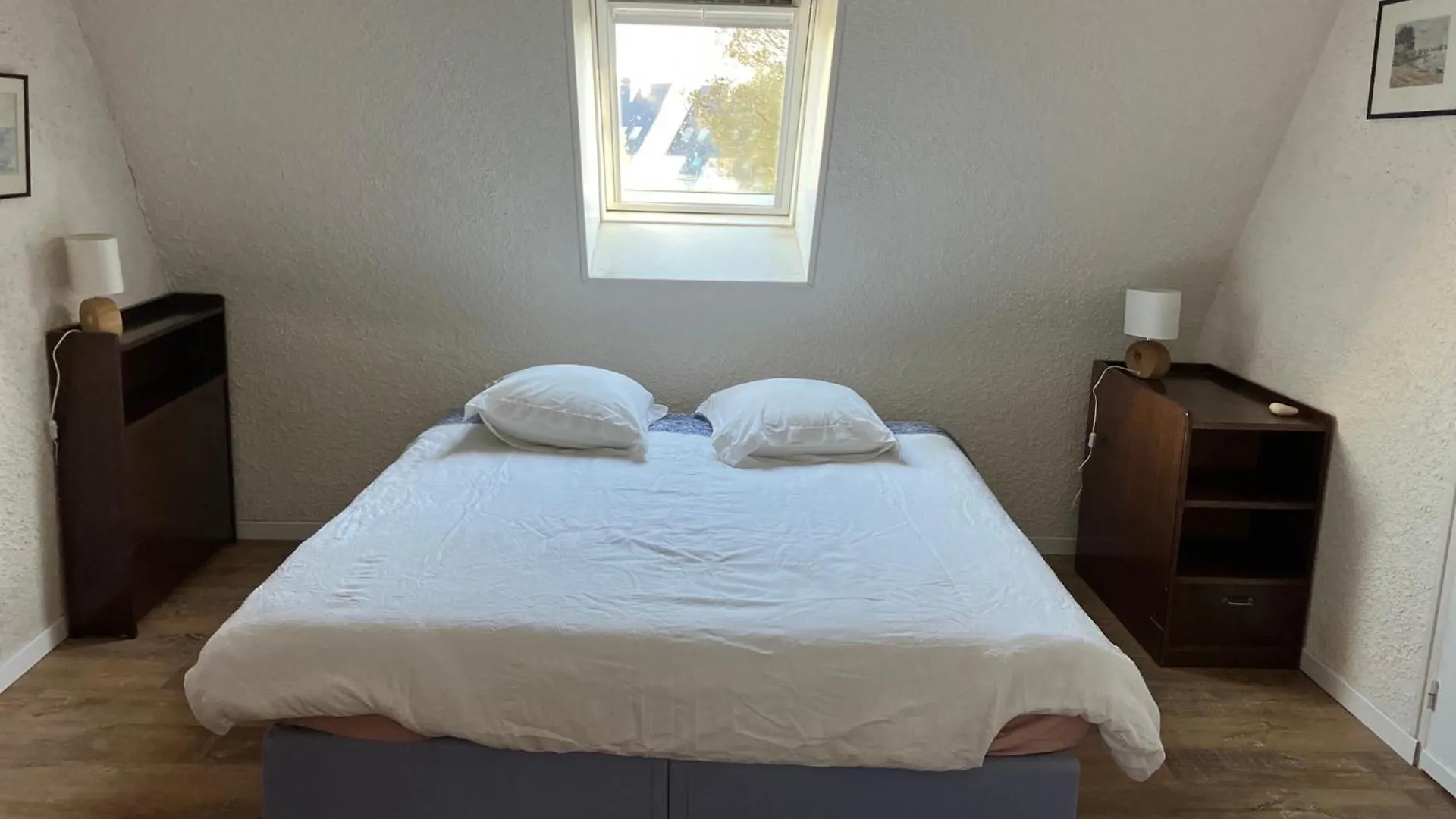 Belle Maison Au Bord De La Mer كومْبْري