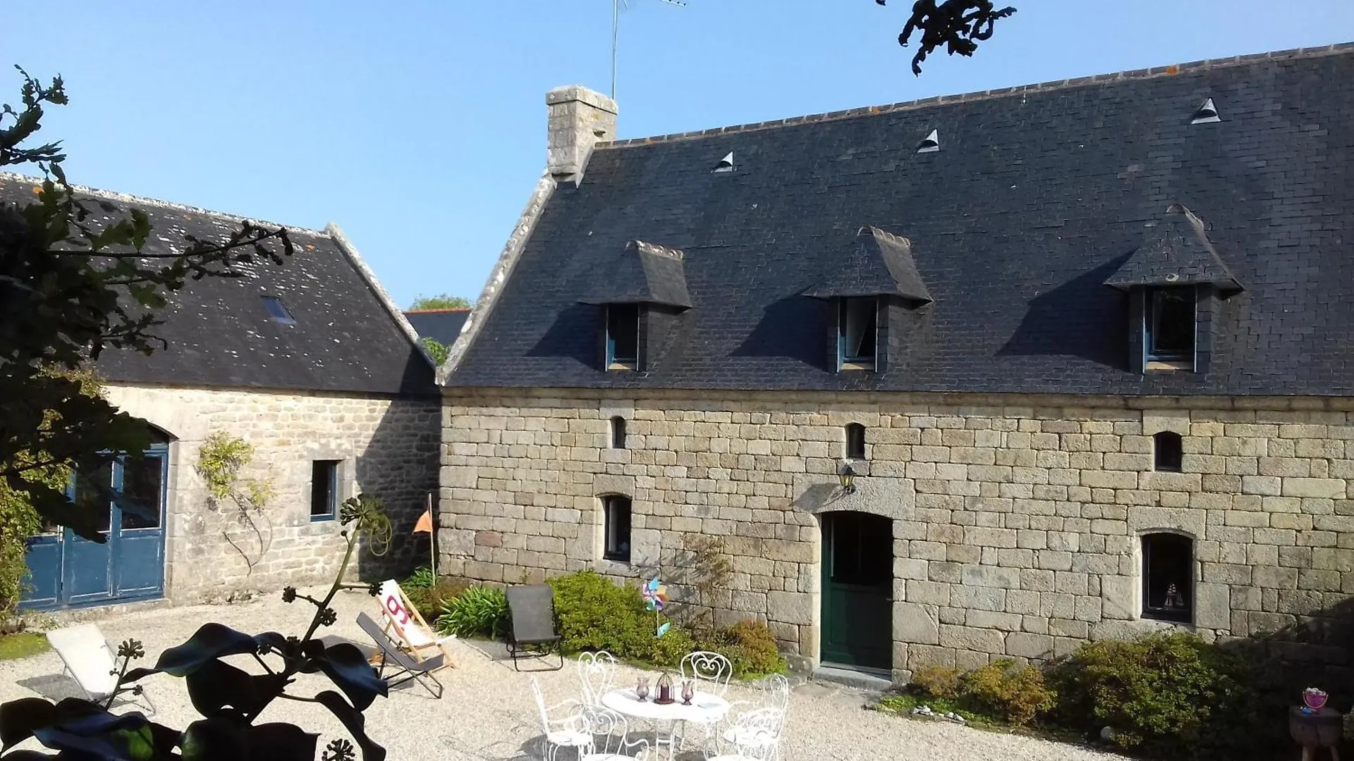 Belle Maison Au Bord De La Mer كومْبْري